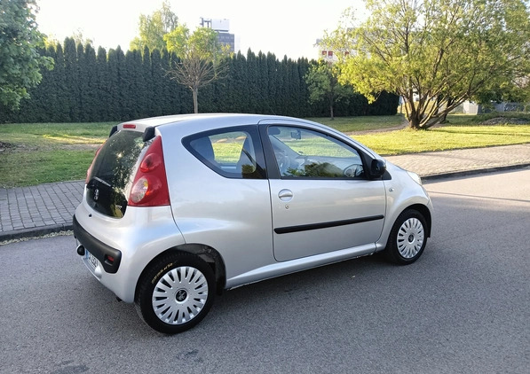 Peugeot 107 cena 7400 przebieg: 165000, rok produkcji 2006 z Kielce małe 121